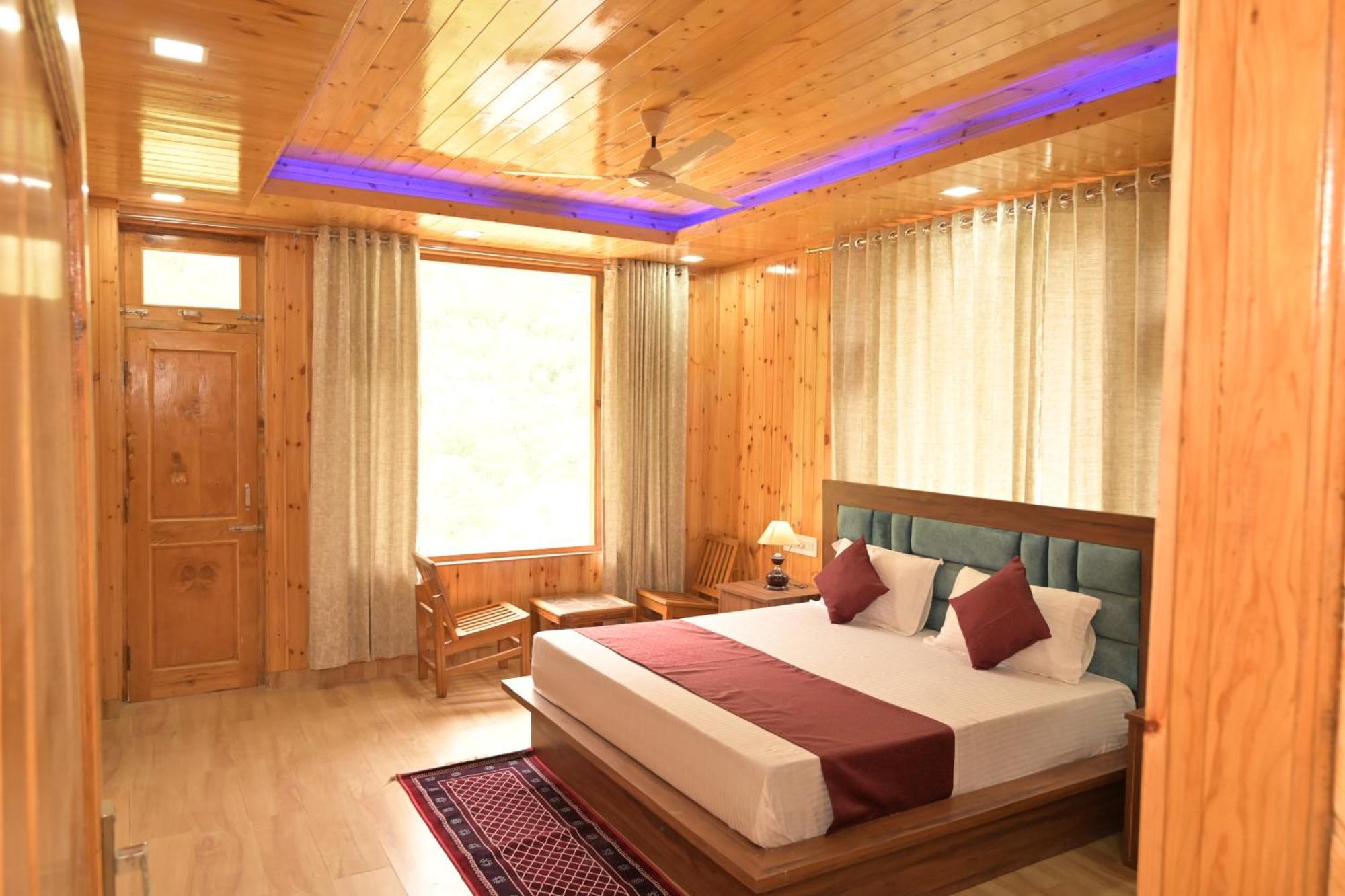 Hotel Royal Galaxy Tirthan Banjār Exteriér fotografie