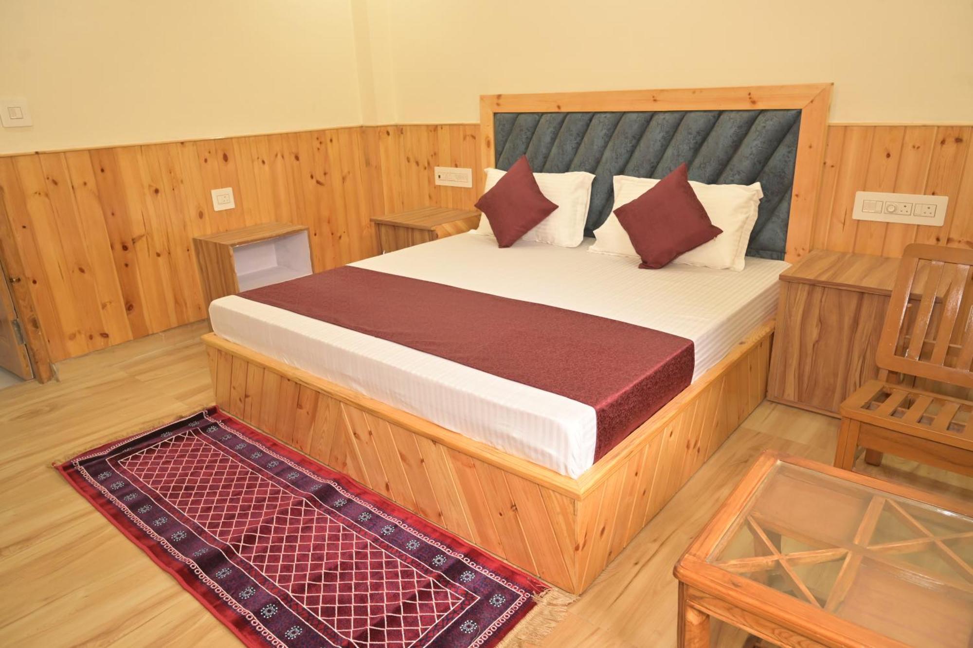 Hotel Royal Galaxy Tirthan Banjār Exteriér fotografie