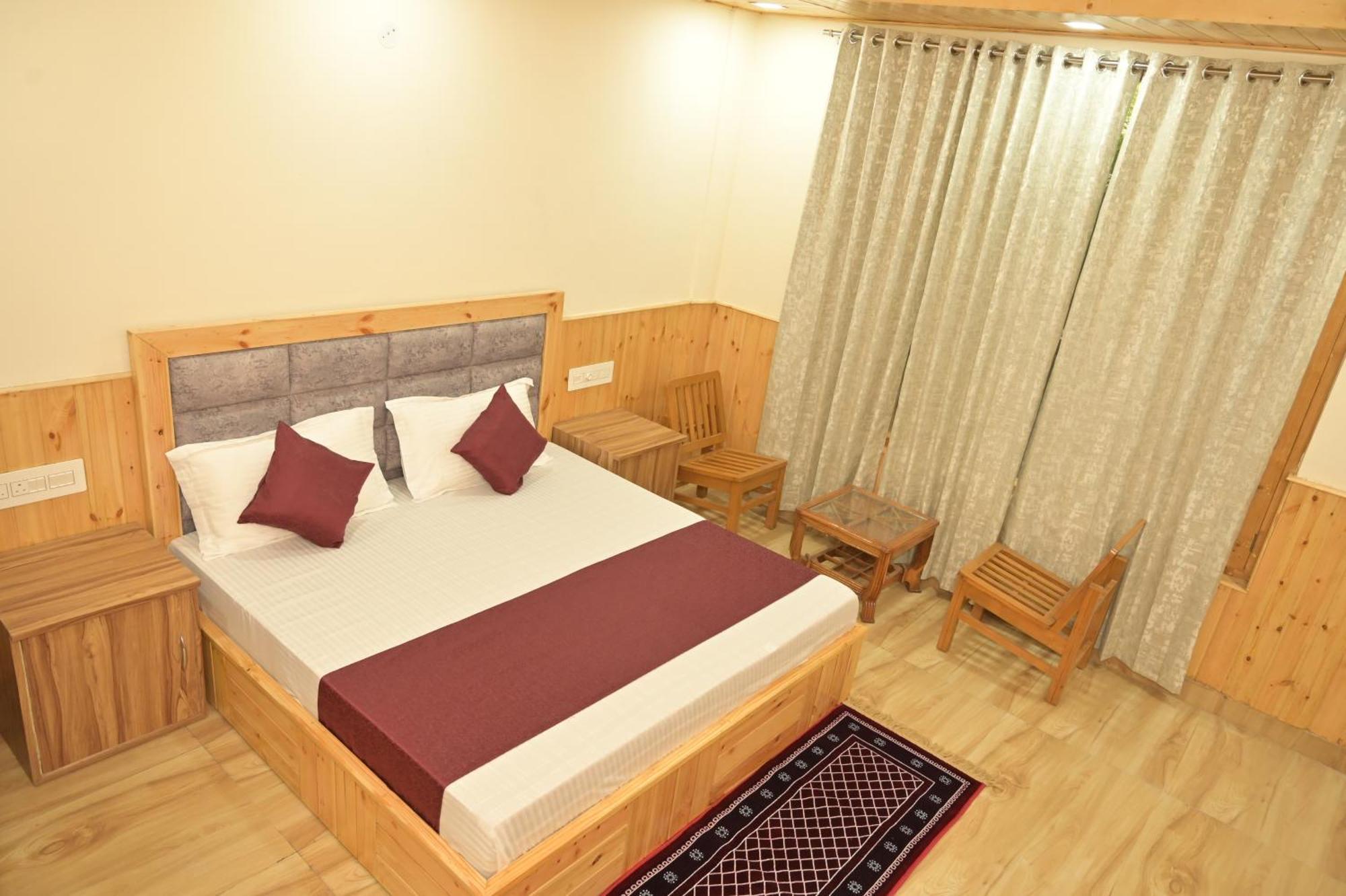 Hotel Royal Galaxy Tirthan Banjār Exteriér fotografie