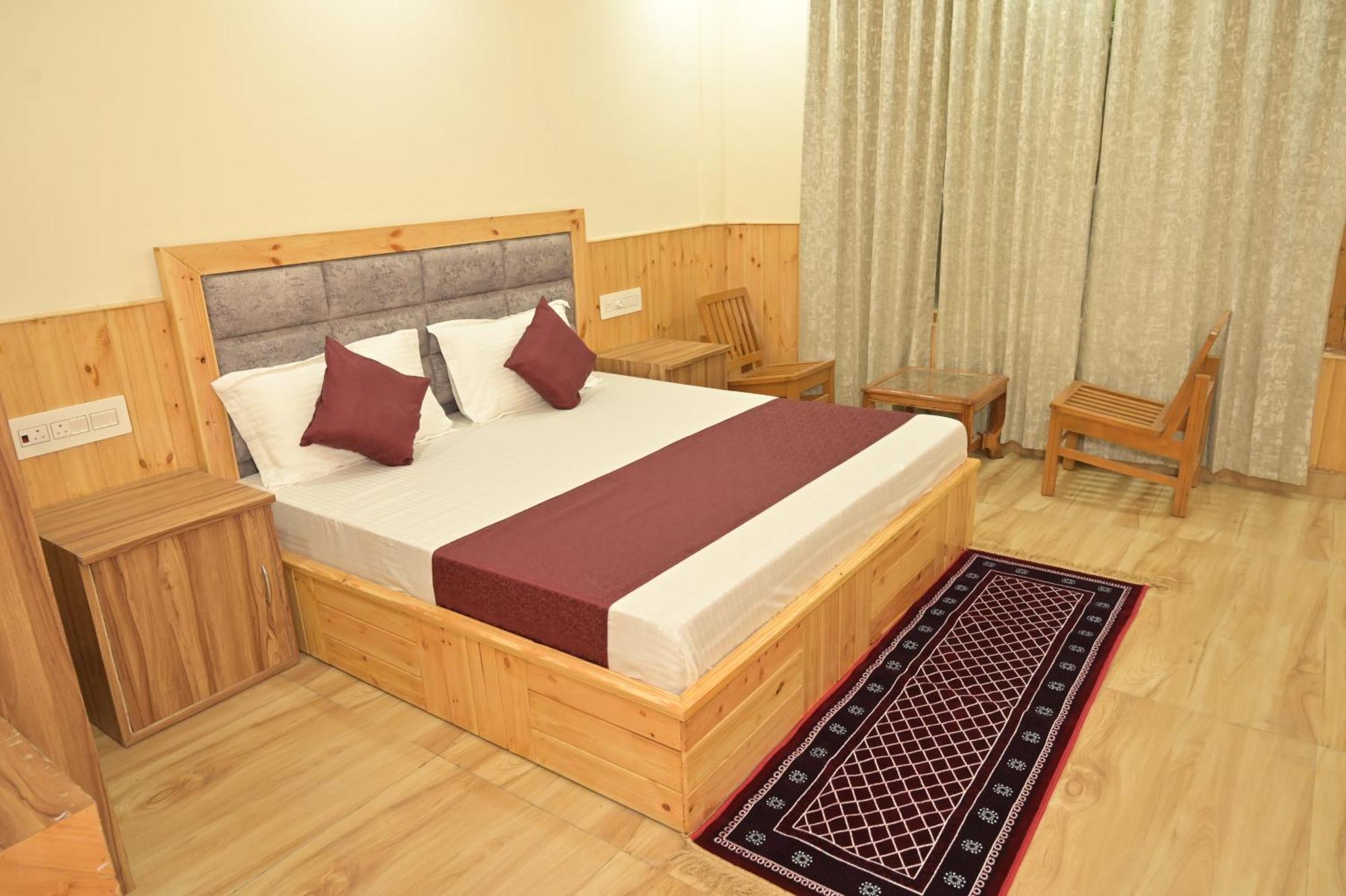 Hotel Royal Galaxy Tirthan Banjār Exteriér fotografie