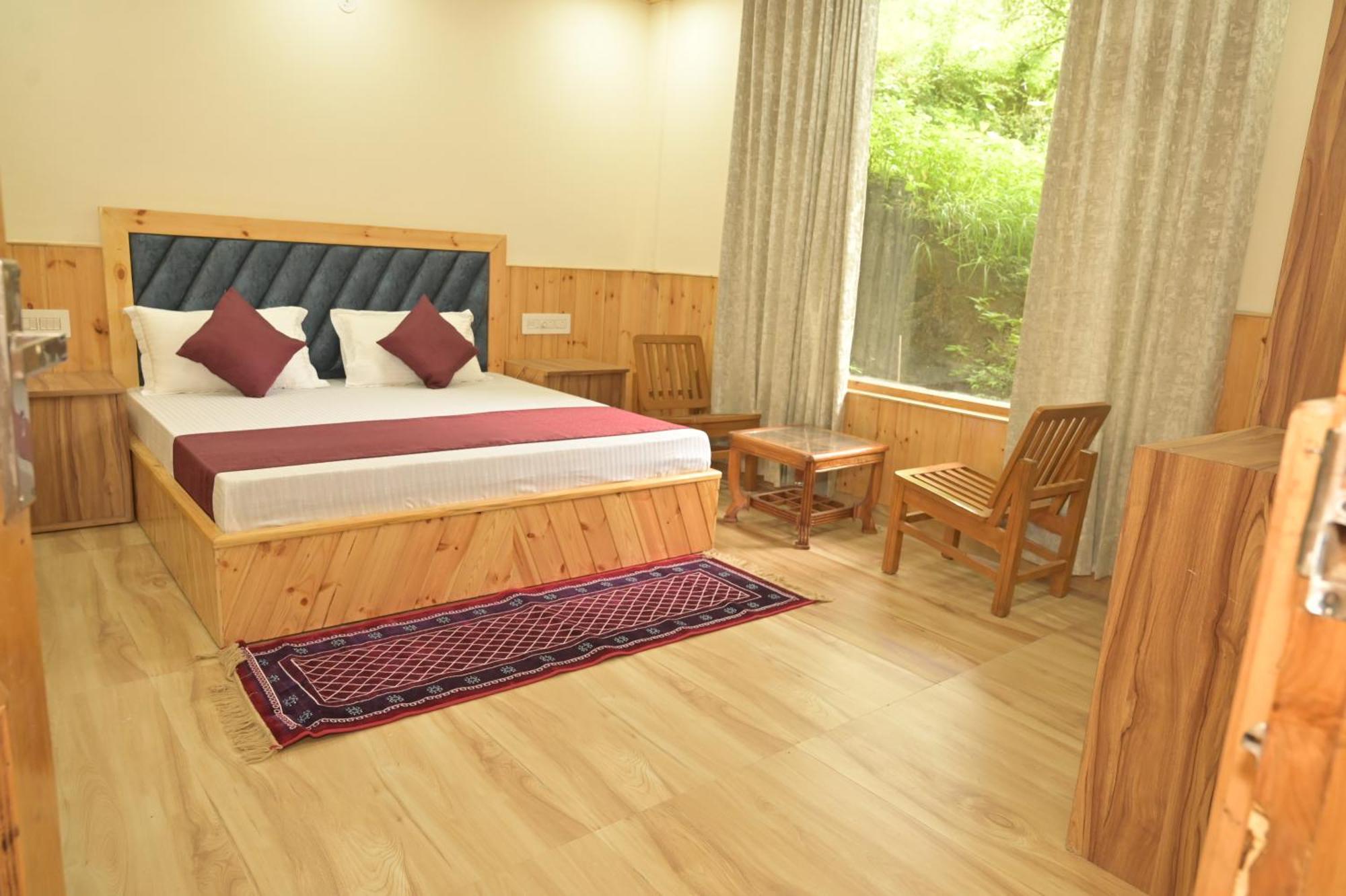 Hotel Royal Galaxy Tirthan Banjār Exteriér fotografie
