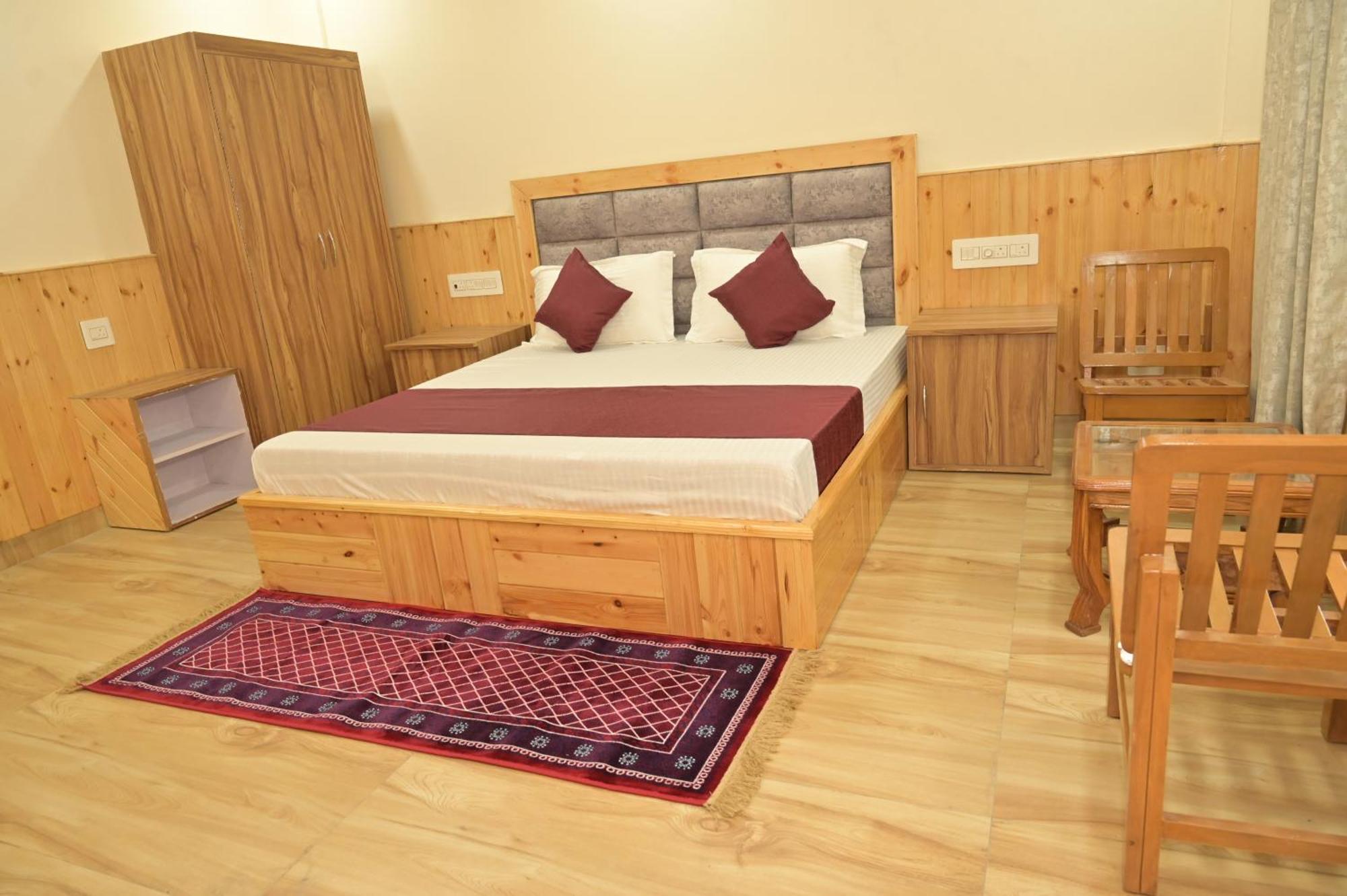Hotel Royal Galaxy Tirthan Banjār Exteriér fotografie