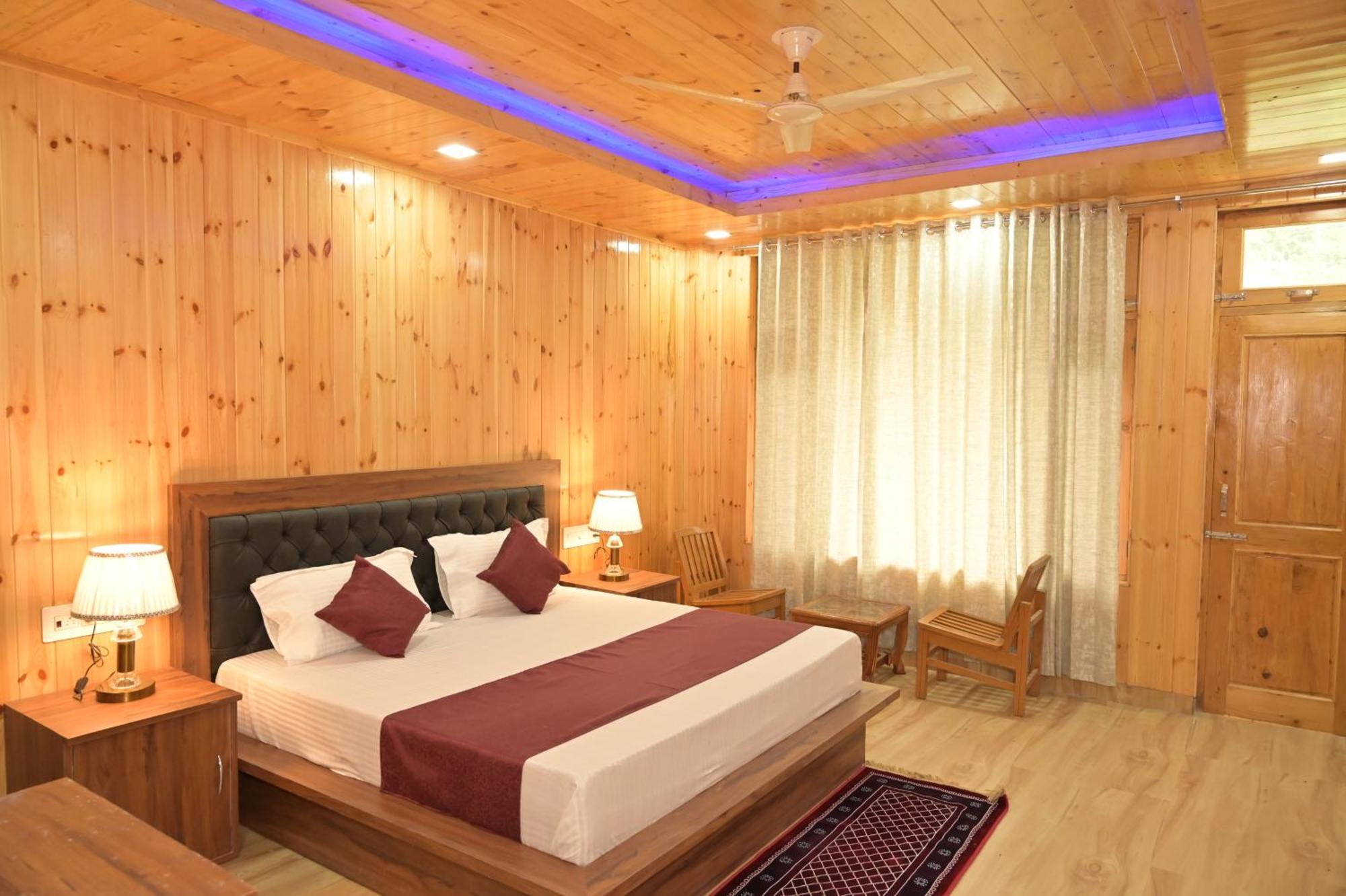 Hotel Royal Galaxy Tirthan Banjār Exteriér fotografie